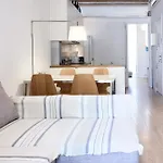 Sunny Apartment On The Square