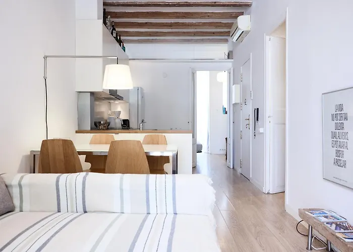 Sunny Apartment On The Square